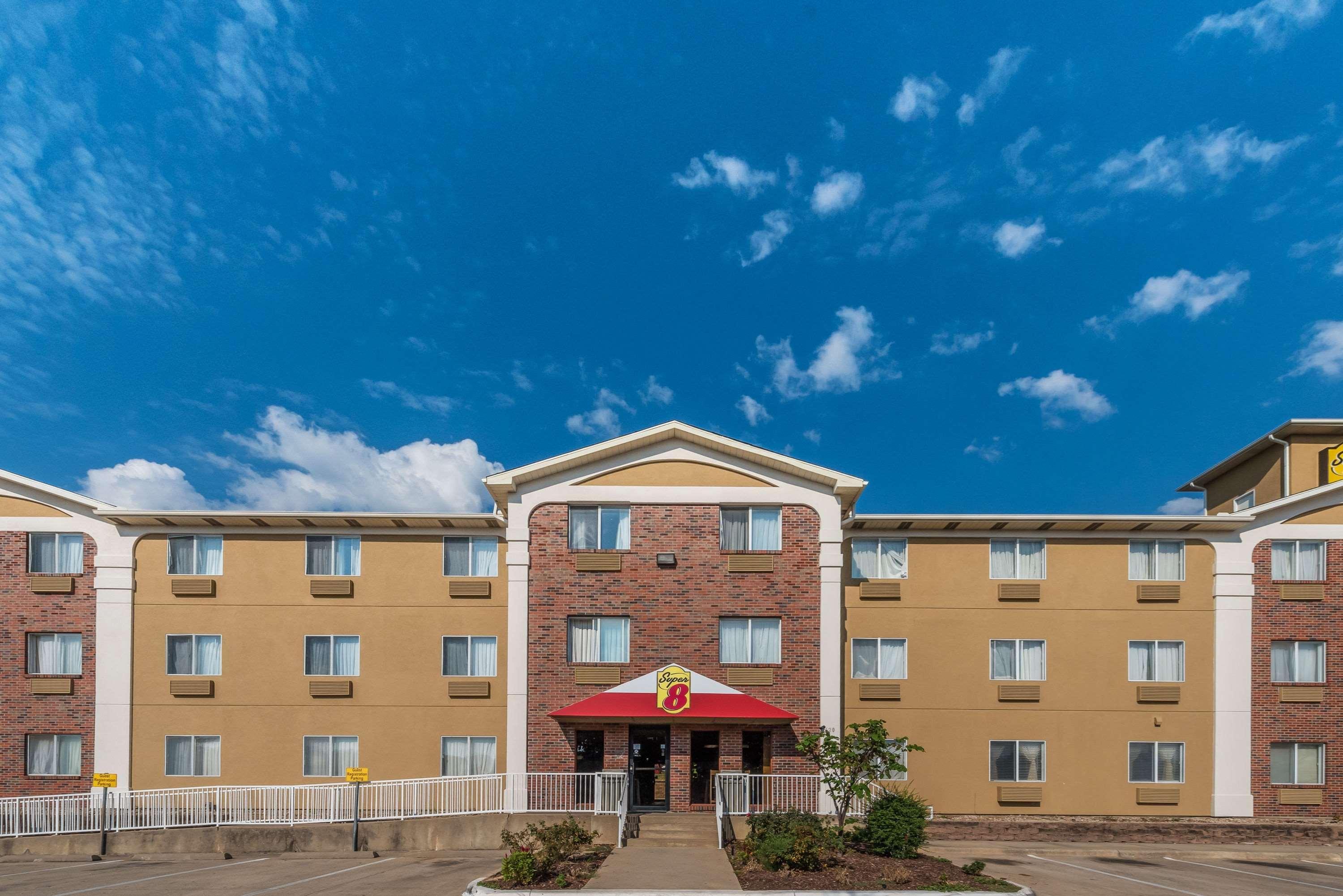 Hotel Super 8 By Wyndham Denton Exterior foto